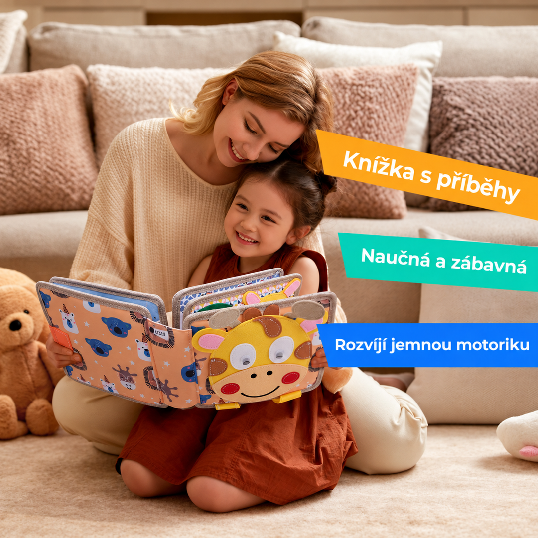 Maminka s holčičkou sedí na koberci a společně si prohlížejí knihu se žirafou 6
