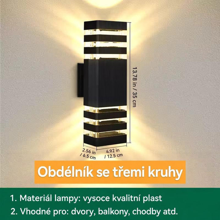 Hranaté svítidlo se třemi světelnými pásy na každém konci, uvedené rozměry výšky, šířky a hloubky 18