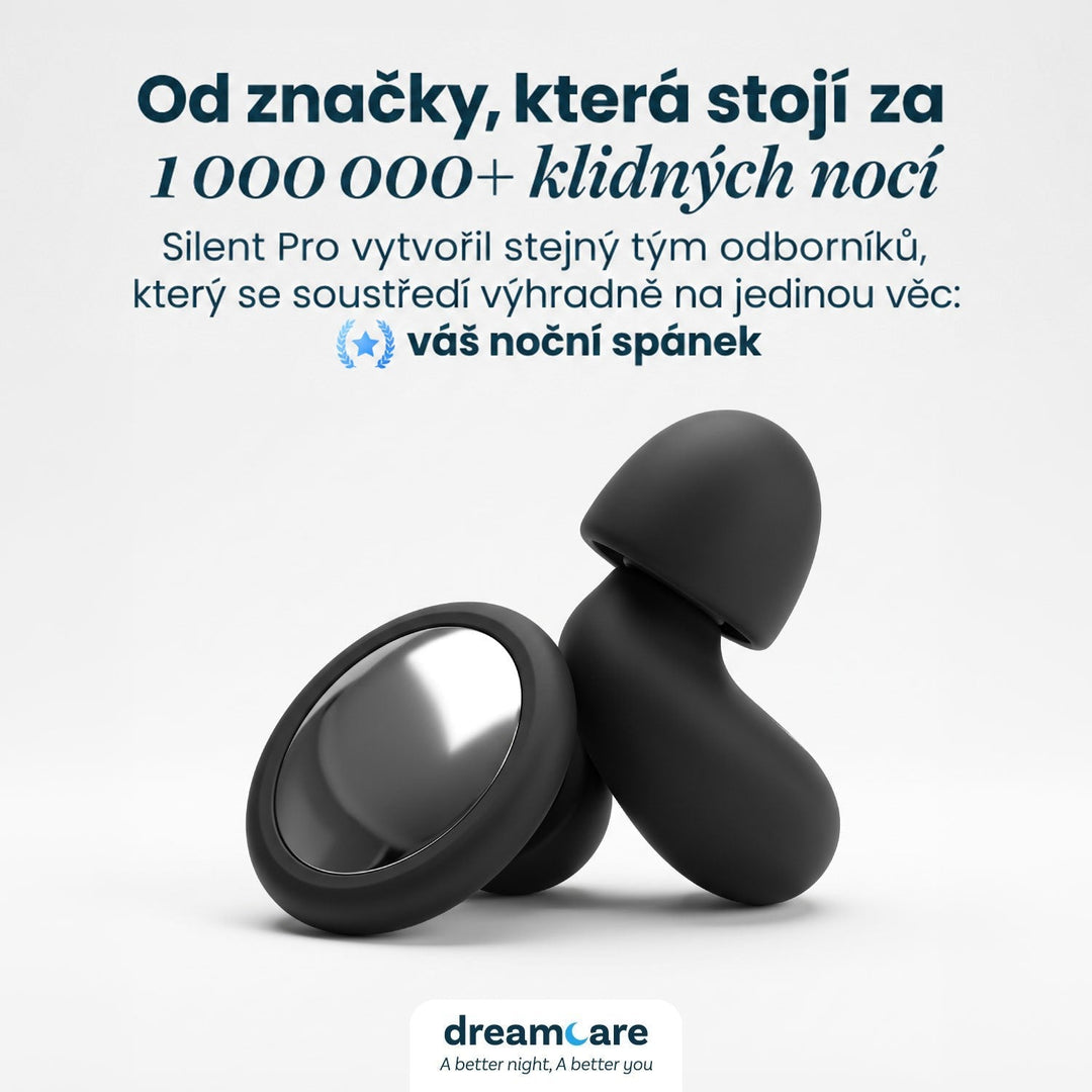 Pár černých silikonových špuntů s lesklým kovovým středem na světlém pozadí, jeden položený na druhém. 24