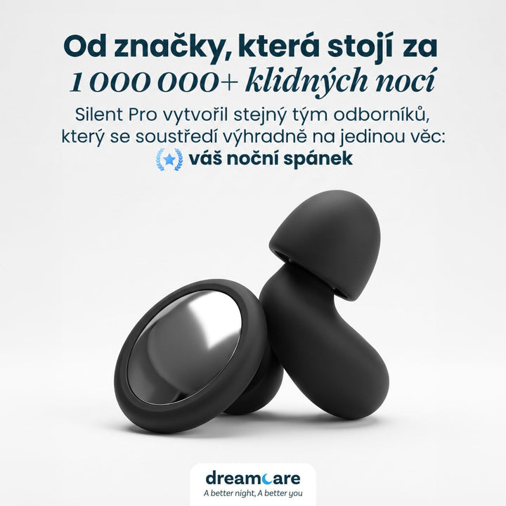 Pár černých silikonových špuntů s lesklým kovovým středem na světlém pozadí, jeden položený na druhém. 24