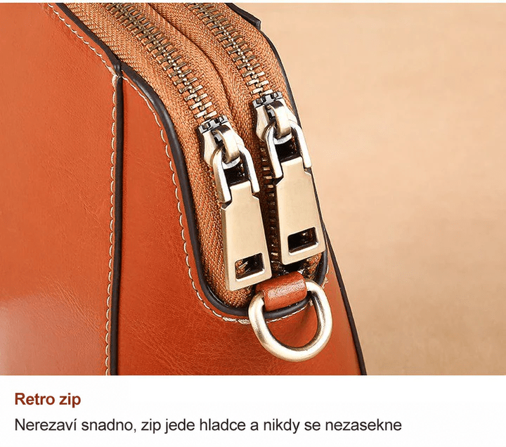 Detail dvou kovových zipů v retro stylu s kroužkem na uchycení popruhu 13