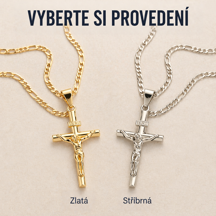 Dva krucifixy vedle sebe na béžovém podkladu: zlatá a stříbrná varianta s řetízkem Figaro 8
