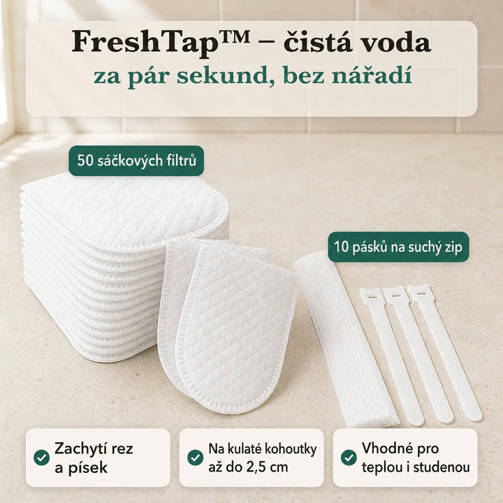 Hromádka bílých filtračních sáčků a deset bílých pásků na suchý zip rozložených vedle sebe na světlém povrchu. 1