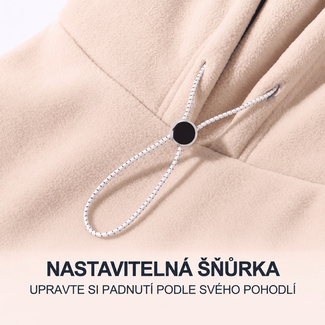 Detail béžové fleecové látky se stahovací elastickou šňůrkou a černou kulatou zarážkou 5