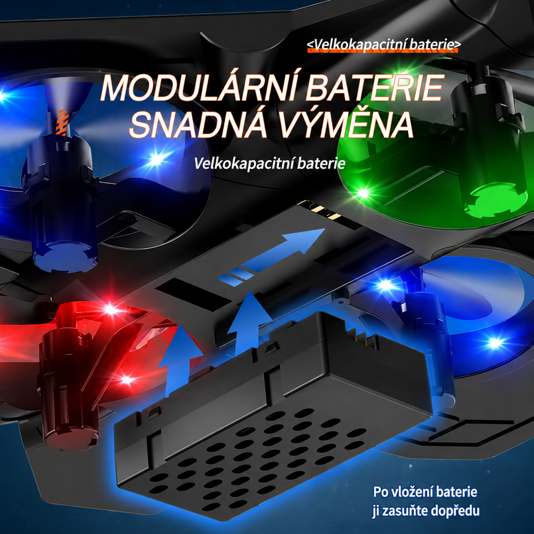 Detail spodní části letadla s vyjmutelným černým akumulátorem a modrými šipkami ukazujícími směr zasunutí a vytažení baterie. 2