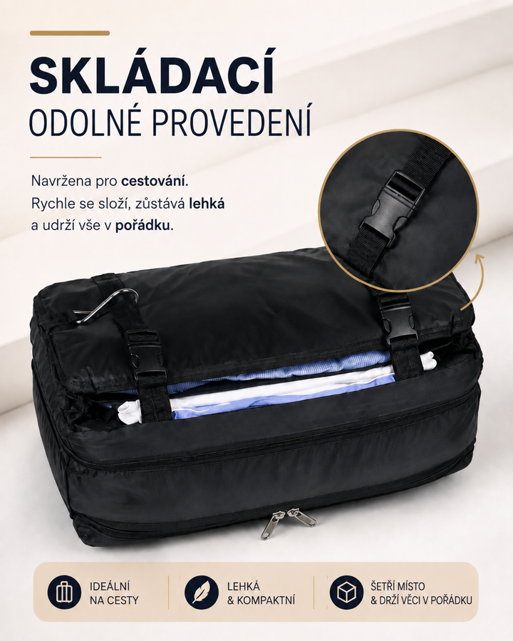 Složený černý organizér stažený přezkami, zevnitř vykukuje složené oblečení, detail plastové přezky 5