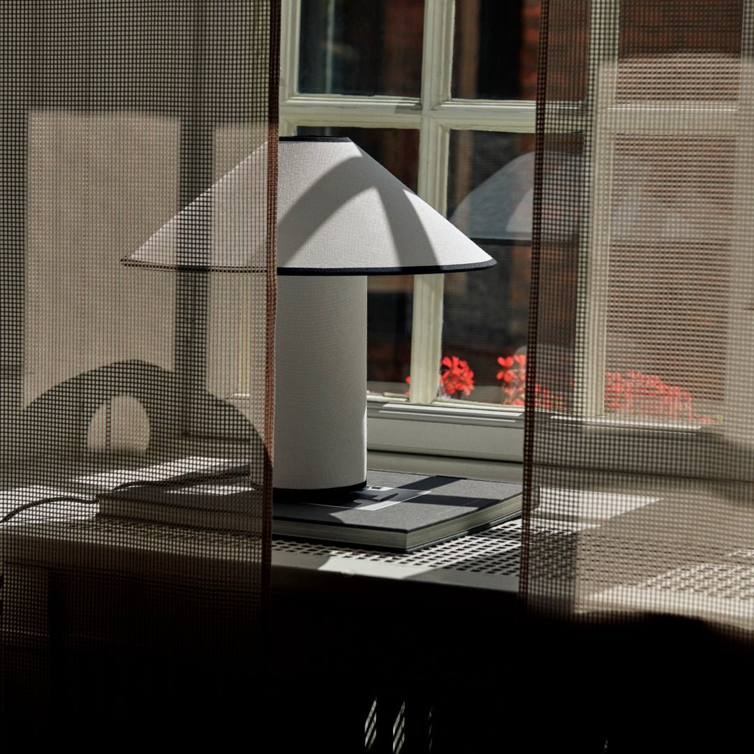 Stolní lampa s textilním stínidlem – Lunara