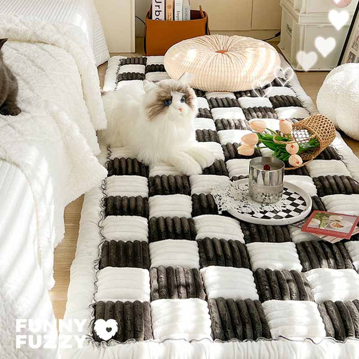 Cremefarbene karierte Haustiermatte, weiches Material, ideal für Katzen, gemütlich und stilvoll.