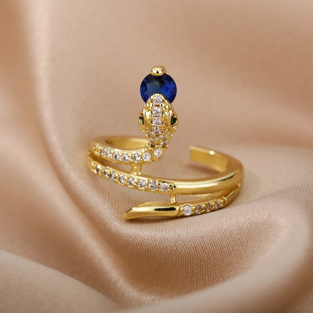 Goldener Schlangenring mit Zirkonia und blauen Steinen, Damenring, modisches Schmuckstück.