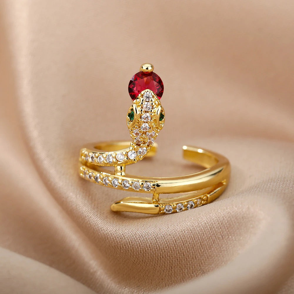 Goldener Schlangenring mit Zirkonia und rotem Stein, Damenring, eleganter Schmuck, Geschenkidee.
