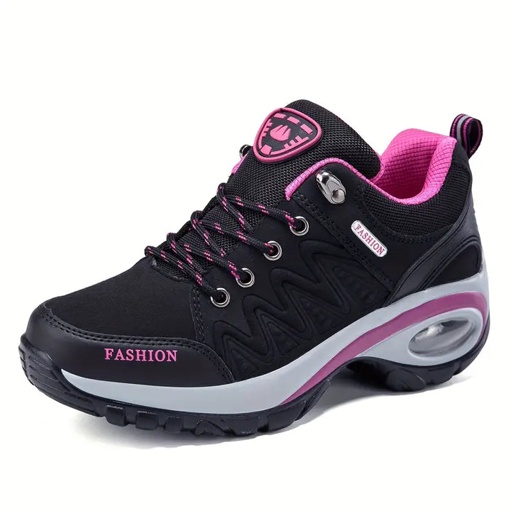 Schwarzer Damen-Sneaker mit pinken Akzenten, atmungsaktiv, rutschfeste Sohle, modisch.