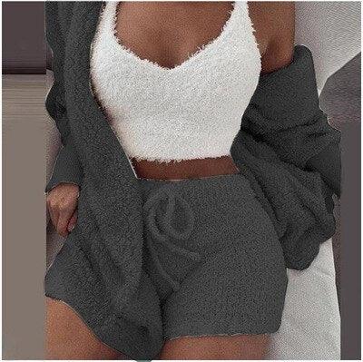 Damen 3-teiliges Set, weißer Strick-Fleece-Top, graue Shorts, Freizeitmode, gemütlich.