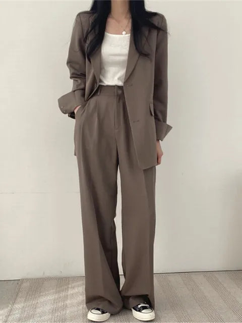 Damen Blazer Anzug Set, braun, Büro Mode, weite Hose, Herbst, elegant, casual, Knopfjacke.