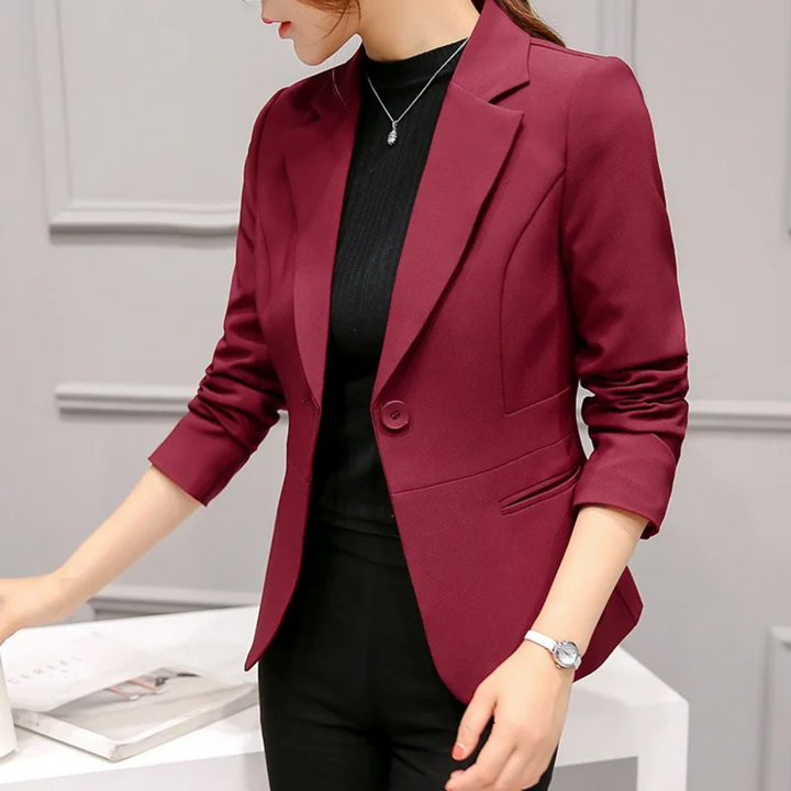 Damenblazer burgunderrot, tailliert, Büro, eleganter Stil, mit Taschen, formelle Kleidung.