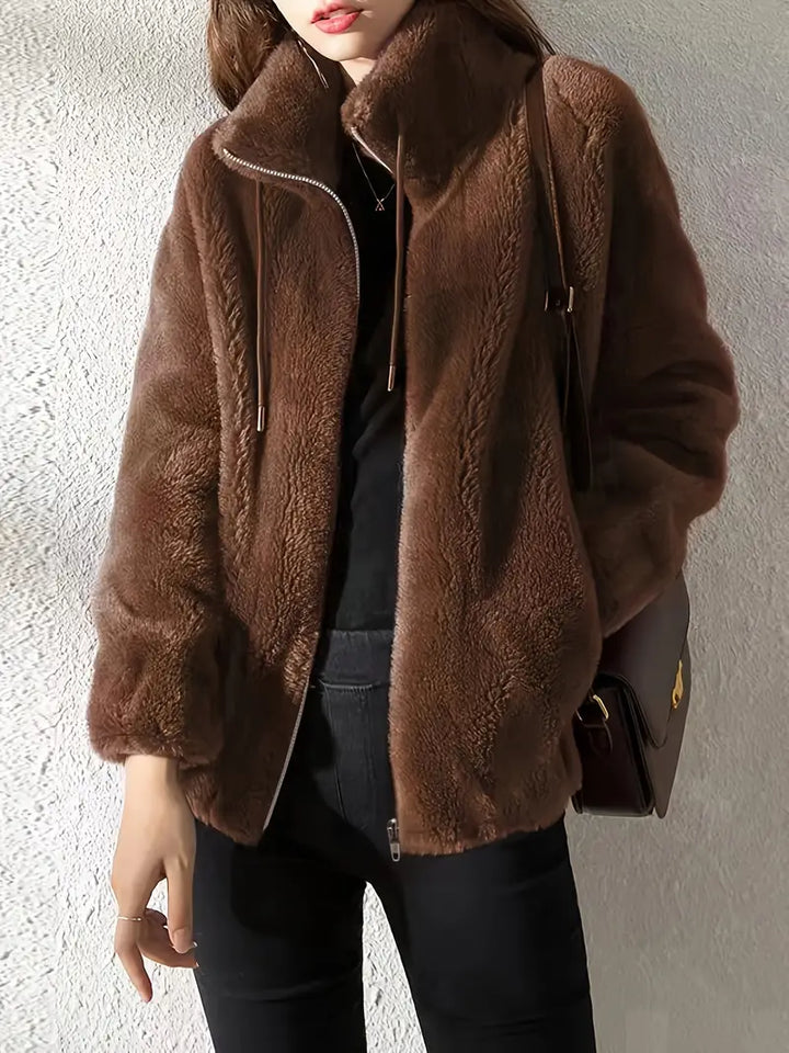 Damenjacke aus braunem Kunstpelz, Reißverschluss, modisch, warm, Winterbekleidung.