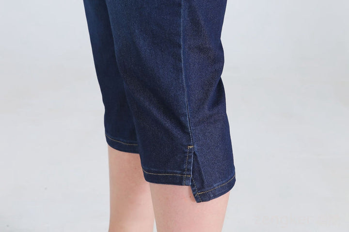 Dunkelblaue Jeans-Caprihose, Damenmode, knielang, Baumwolle, Freizeitkleidung.