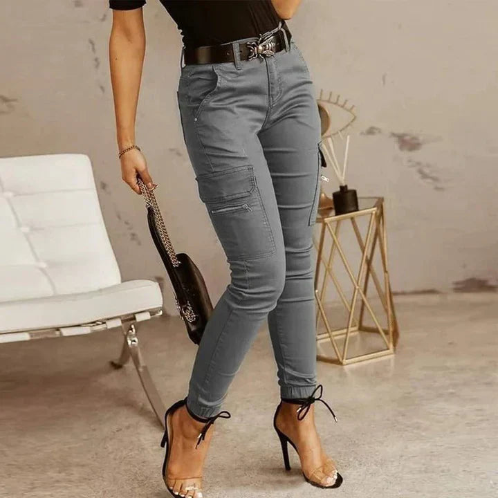 Graue Damen-Cargo-Jeans, figurbetont, mit Taschen, modisch, ideal für Freizeitkleidung.