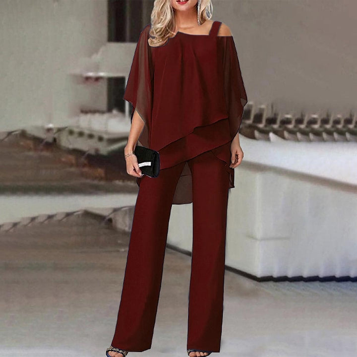 Eleganter Damen-Zweiteiler, weinrot, schulterfrei, Chiffon, ideal für Abendveranstaltungen.