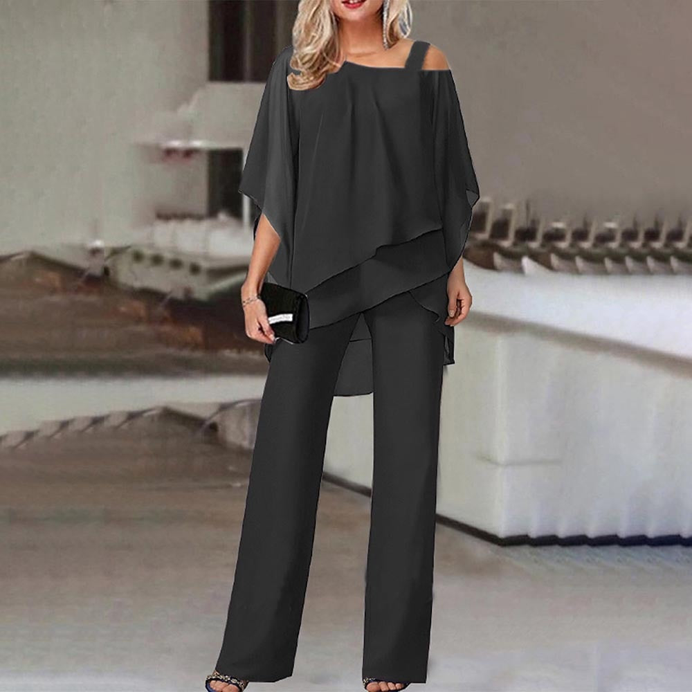 Damen-Outfit, schwarzer Chiffon-Zweiteiler, schulterfrei, elegant, Abendmode, modisch.