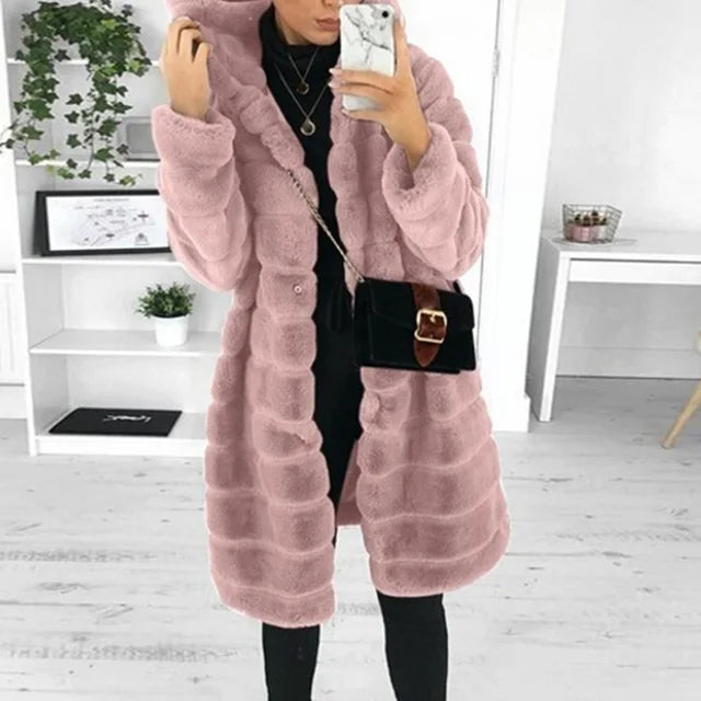 Damenmantel aus rosa Kunstpelz mit Kapuze, langärmelig, modisch, weich, elegant.
