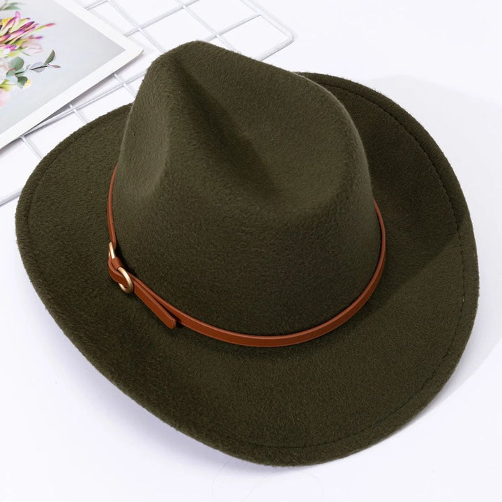Grüner Filzhut mit braunem Lederband, stilvoller Fedora für Herren und Damen.