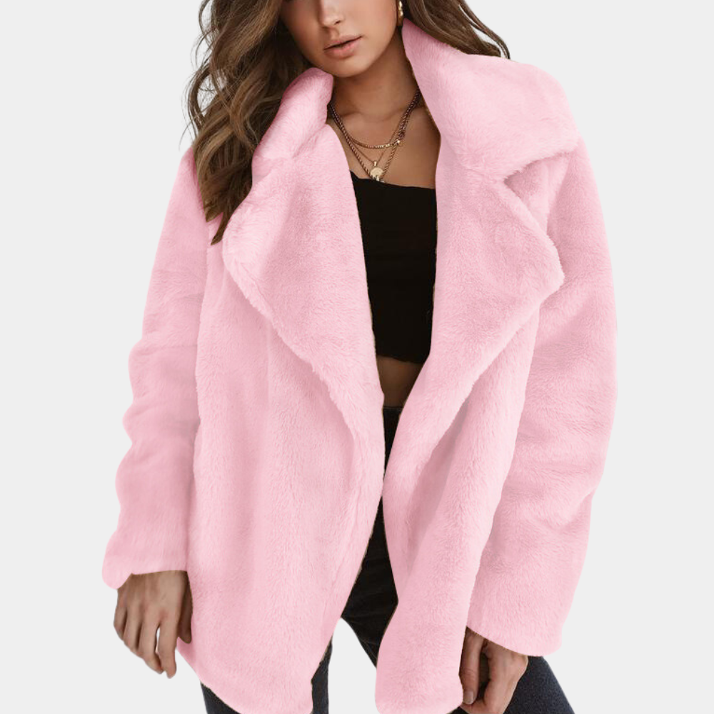 Frau in rosa Kunstpelzmantel, modisch, elegant, Wintermode, Damenbekleidung, warm, stilvoll.