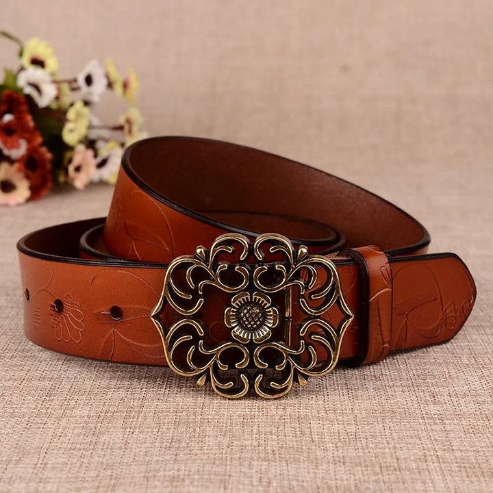 Damen Ledergürtel braun mit Blumenmuster und goldener Schnalle, modisches Accessoire.