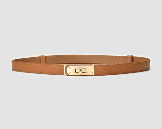 Brauner Ledergürtel mit goldener Schnalle, modisches Accessoire, Damenmode.