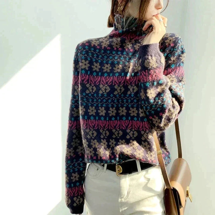 Frau in bunter Jacquard-Strickpullover, Rollkragen, lange Ärmel, modisch, Herbst-Winter.