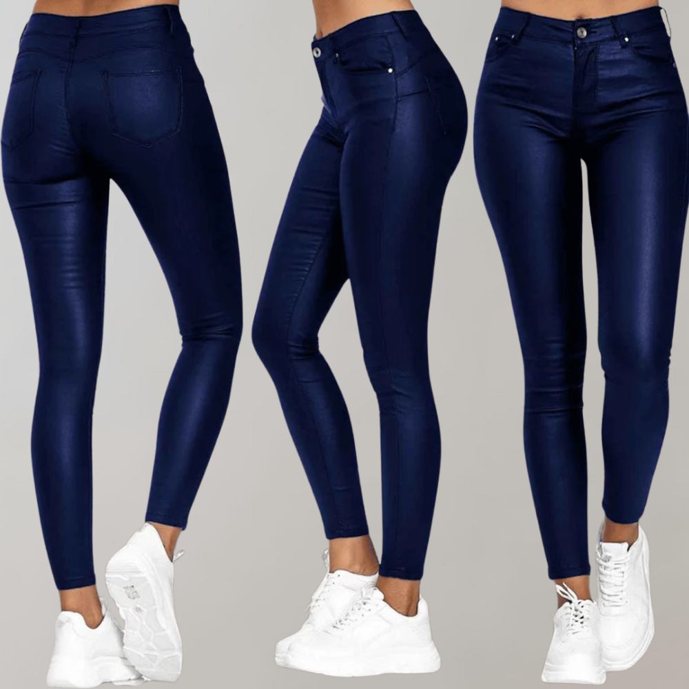 Damenjeans in Dunkelblau, figurbetont, elastisch, mit Taschen, ideal für Freizeitmode.