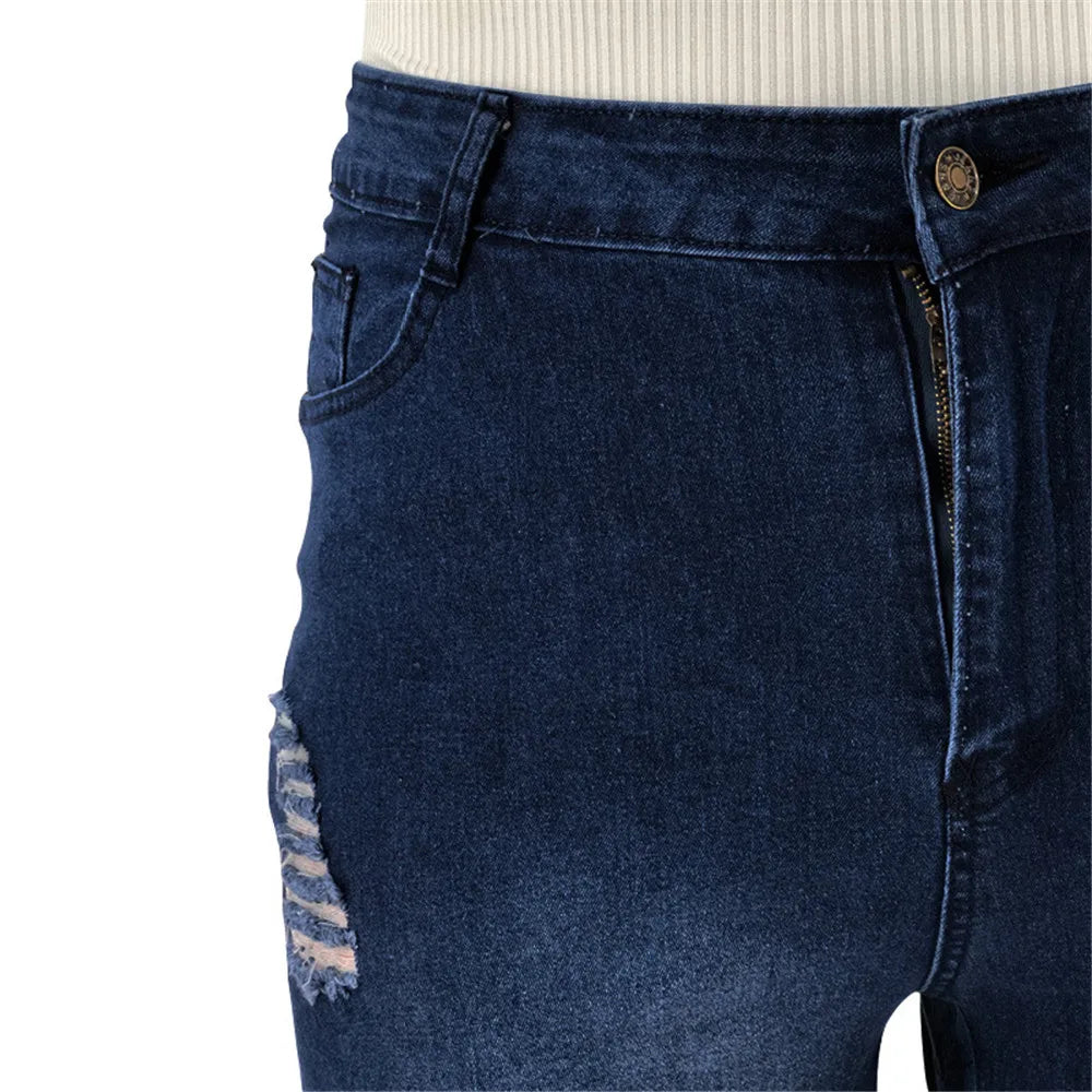 Dunkelblaue Damenjeans mit Rissen, hoher Bund, Reißverschluss, modisch, bequem.