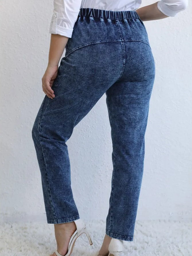 Damenjeans mit hohem Bund, dunkelblau, elastisch, bequem, modisch, Rückansicht.