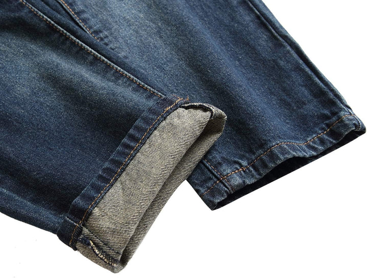 Dunkelblaue Jeanshose, umgeschlagener Saum, Denim, robuste Baumwolle, modisch, lässig.