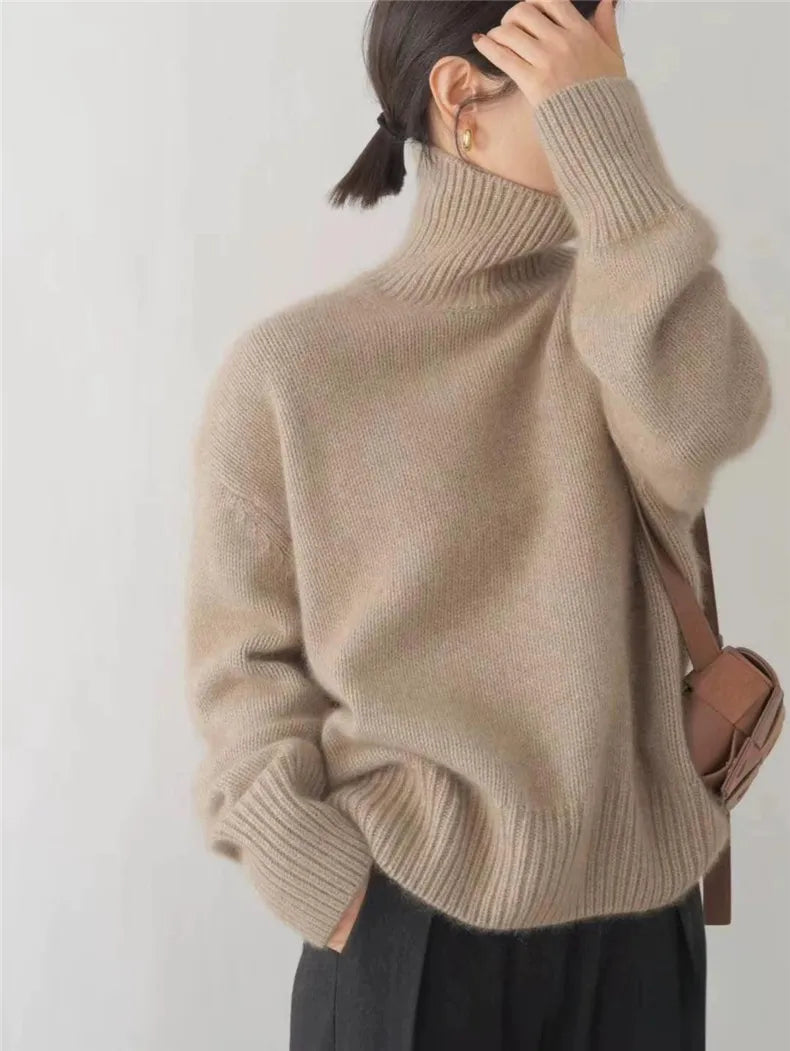 Damen Rollkragenpullover beige, Strick, warm, modisch, Herbstmode, lässig, elegant.