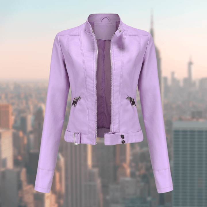 Damen Lederjacke rosa, Reißverschluss, modisch, urbaner Hintergrund, Frühlingstrend 2023.