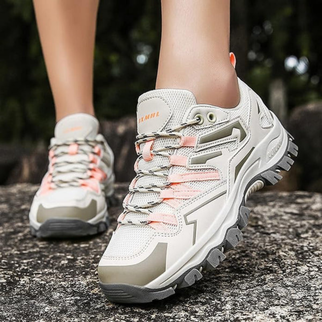 Damen-Wanderschuhe beige, atmungsaktiv, rutschfest, Outdoor-Sneaker, robustes Design.