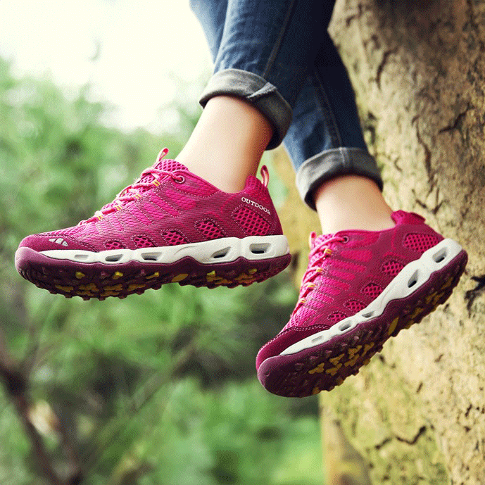 Fuchsia Outdoor-Sneaker, atmungsaktiv, rutschfest, ideal für Wandern und Klettern.