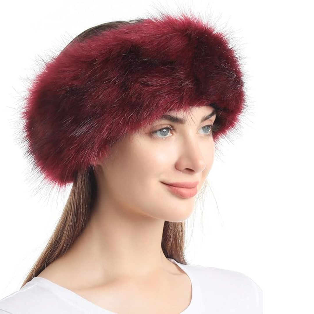 Frau mit weinrotem Pelz-Stirnband, Wintermode, stilvolles Accessoire, warm, elegant.