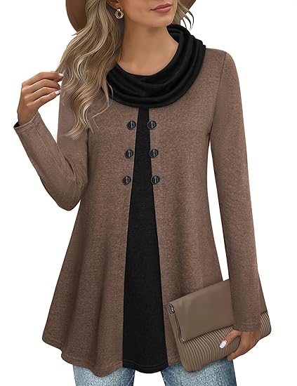 Damenmode: Braun-schwarzer Pullover mit Knöpfen, Rollkragen, Langarm, elegant, Herbstkleidung.