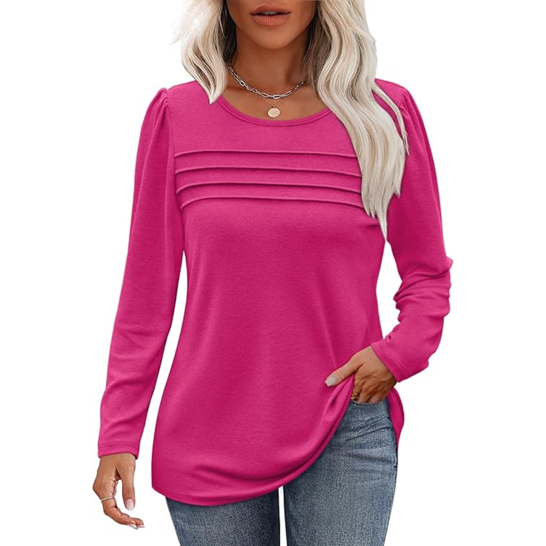 Frau in pinkem Langarmshirt mit Falten, lässig, modisch, Damenmode, Freizeitkleidung.