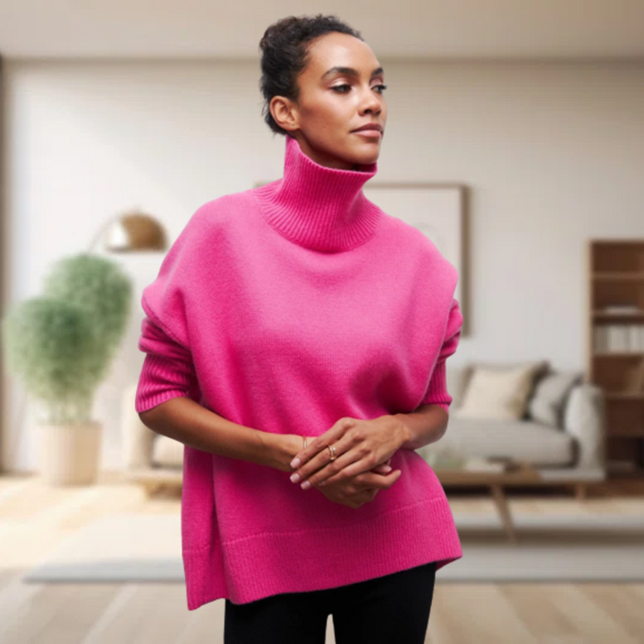 Frau in pinkem Rollkragenpullover aus Wolle, modernes Wohnzimmer, stilvolle Wintermode.