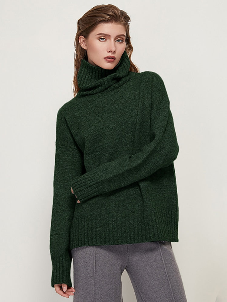 Dunkelgrüner Rollkragenpullover Damen, Strick, warm, elegant, Wintermode, gemütlich.