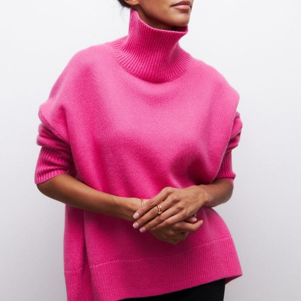 Frau in pinkem Rollkragenpullover aus Wolle, modisch, warm, Herbstmode, Damenbekleidung.