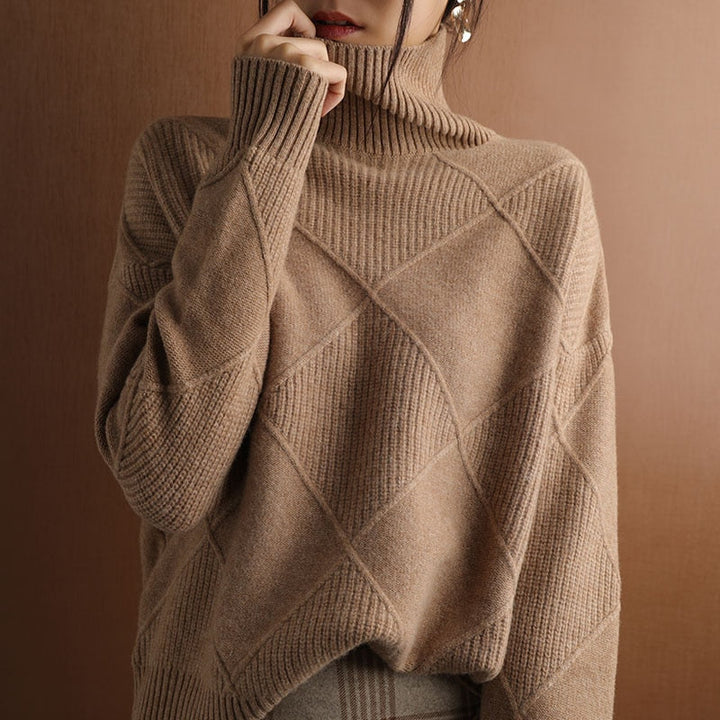 Damen Rollkragenpullover beige, Strickmuster, warm, modisch, Herbst-Wintermode, elegant.