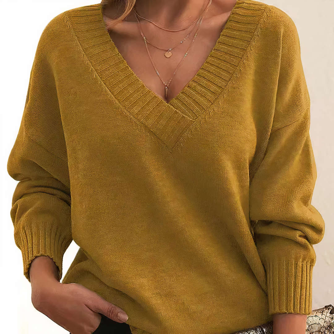 Frau in senfgelbem Strickpullover mit V-Ausschnitt, lässig, Herbstmode, Damenbekleidung.