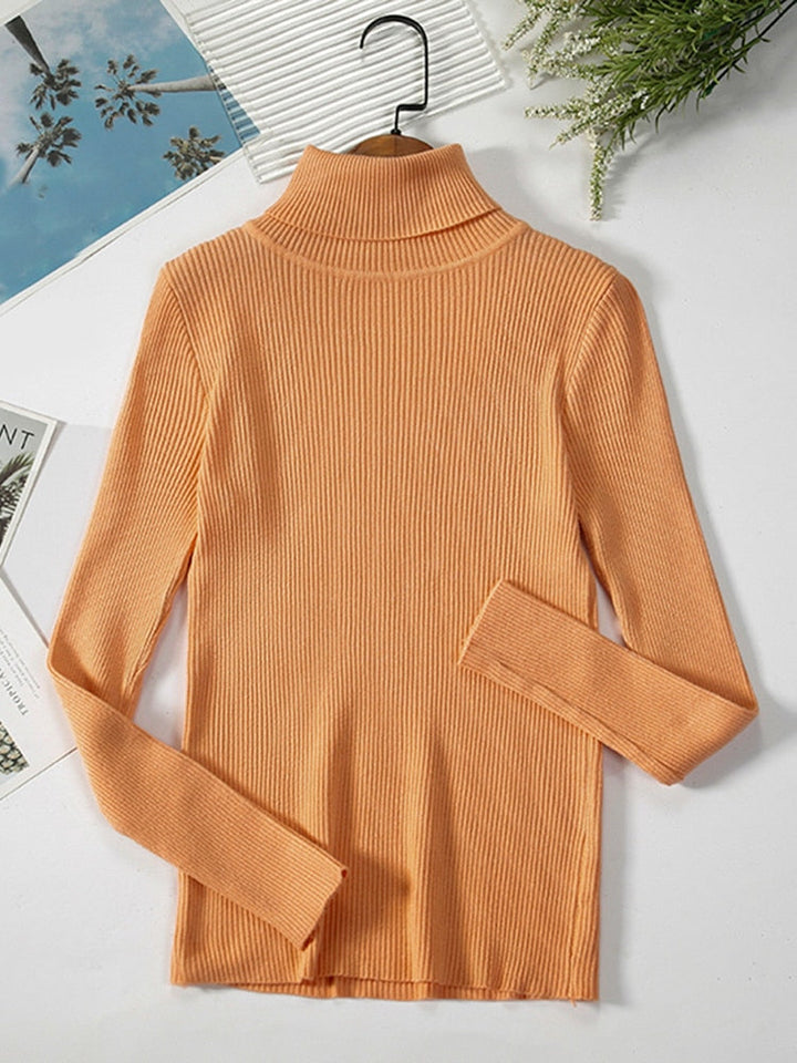 Orangefarbener Rollkragenpullover aus Strick, langärmelig, Damenmode, Herbstbekleidung.