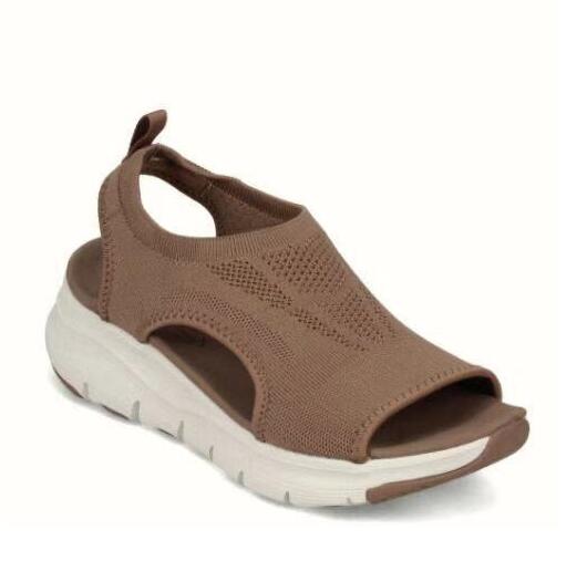 Brauner Damen-Sneaker-Sandale aus Strickgewebe mit weißer Sohle, bequem und atmungsaktiv.