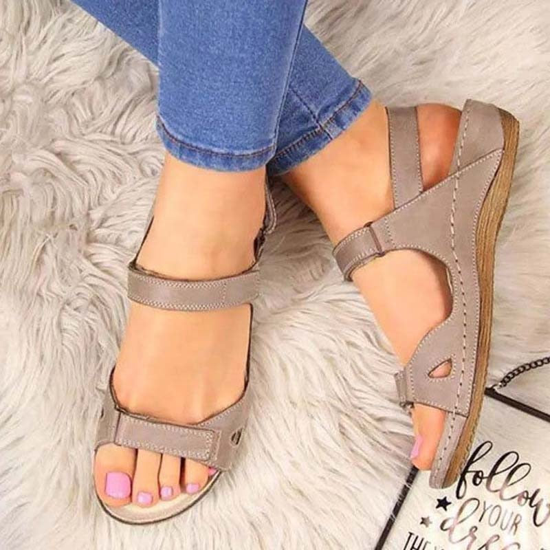 Damen Sandalen beige Leder, bequem, Klettverschluss, Sommermode, lässig, flach, Fußbett.