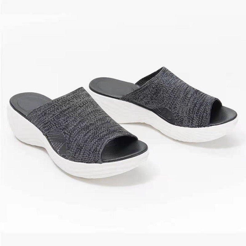 Graue Damen-Sandalen mit Keilabsatz, Strickmaterial, bequem, modisch, Sommermode.