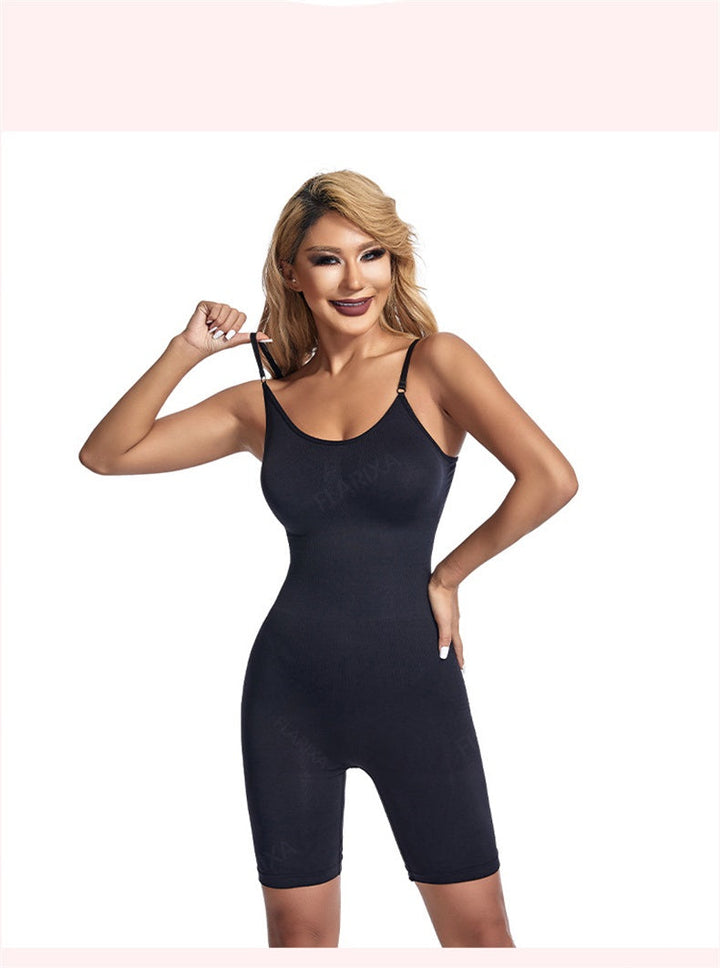 Frau in schwarzem Shapewear-Body, ärmellos, figurbetont, Mode, Damenbekleidung.
